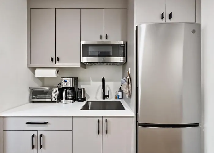Modern Apartment Near Light Rail